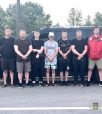 На Закарпатті львів'янин за дві тисячі доларів пропонував чоловікам перетнути кордон з Румунією