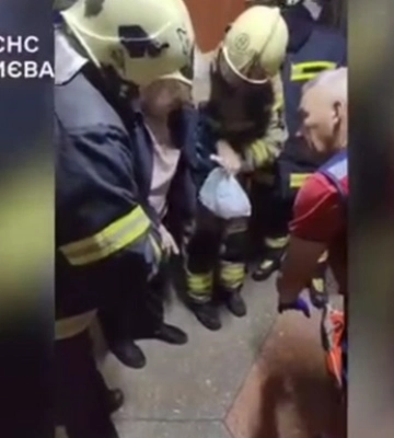 В Киеве в многоэтажке упал лифт