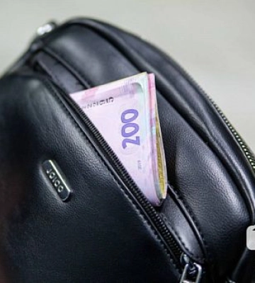 Заволоділа понад мільйоном гривень бюджетних коштів: на Дніпропетровщині судитимуть колишнього бухгалтера ліцею