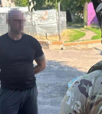 Вимагали 5 млн грн у сім’ї загиблого воїна ЗСУ: СБУ затримала рекетирів у Черкасах. ФОТОрепортаж