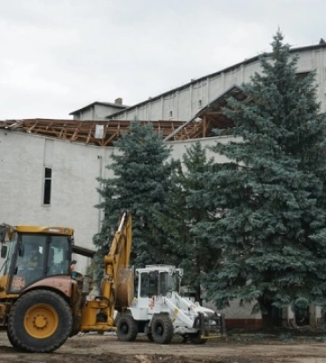 Рятувальники завершили розбір завалів на місці ракетного удару у Франківську. ФОТОРЕПОРТАЖ