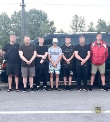 На Закарпатті львів'янин за дві тисячі доларів пропонував чоловікам перетнути кордон з Румунією