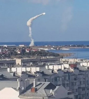 Крым – сплошной военный объект, – военный обозреватель о взрывах на оккупированном полуострове