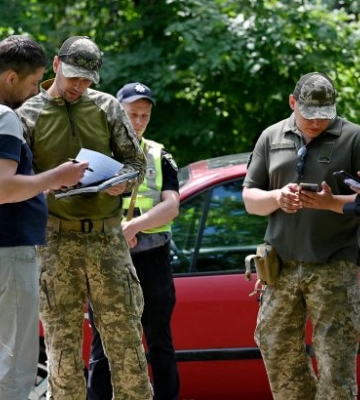 «Запросили у салон автівки». В ТЦК прокоментували конфлікт з чоловіком у Львові
