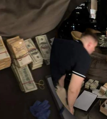У Тищенко во время обысков обнаружили кучу наличных и дорогие часы