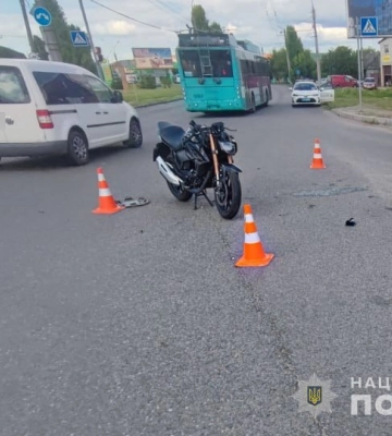 У Сумах не розминулися легковик і мотоцикл