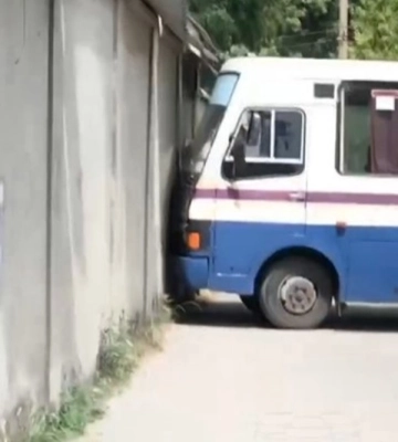 В Одесі маршрутка врізалась в стіну