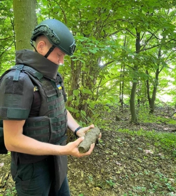 На Дубенщині піротехніки ДСНС знищили боєприпаси часів Другої світової війни