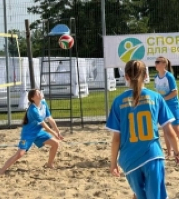 Юнаки й дівчата Любомльської громади взяли участь у обласному фестивалі з пляжного волейболу