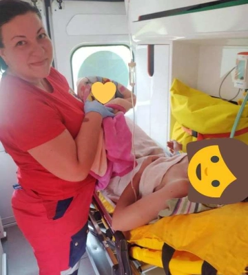 На Одещині медики швидкої врятували хлопчика, який народився посеред поля