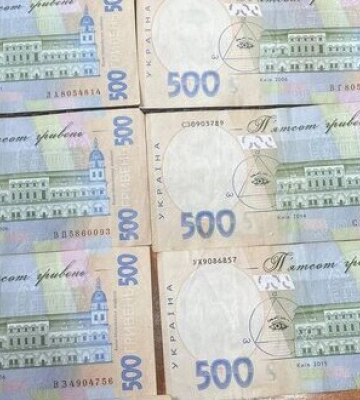 В Киеве таксиста подозревают в попытке присвоить 400 тысяч гривен, которые забыла жена пропавшего без вести военного