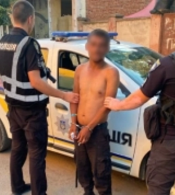 У Берегові поліція затримала зловмисників, які напали на пенсіонера