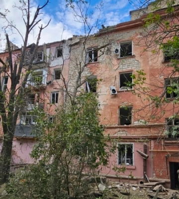 ОВА: армія РФ ударила по житловому кварталу Херсона, поранено чоловіка