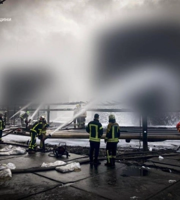 На Київщині за три доби загасили масштабну пожежу після російського обстрілу — ДСНС