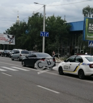 Водій у Кропивницькому ледь не збив жінку на пішохідному переході