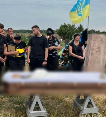На Херсонщині попрощались із загиблим українським військовим Дмитром Татаріновим