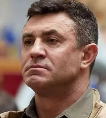 Слідчі проведуть експертизу телефона, який Тищенко розбив під час обшуків