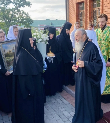 Ігуменя Стефанія з Волині привітала з днем ангела митрополита московського патріархату Онуфрія. Фото