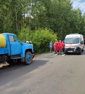 Виїжджала з другорядної дороги: на Волині велосипедистка в&#039;їхала у молоковоз