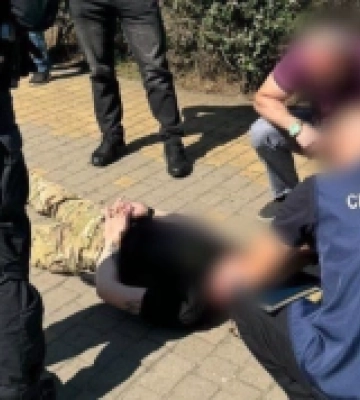 Майже 1000 доларів за уникнення мобілізації: в Одесі на хабарництві викрили військовослужбовця
