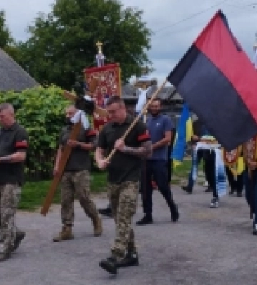 Виїжджала з другорядної дороги: на Волині велосипедистка в&#039;їхала у молоковоз