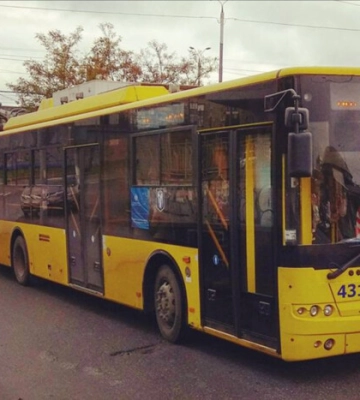 У Києві проїзд для школярів у громадському транспорті стане платним