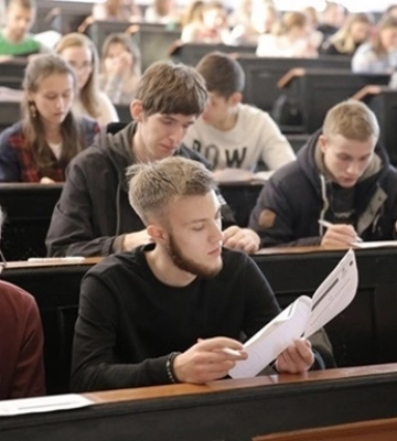 Студенти-чоловіки муситимуть пройти базову військову підготовку, за відмову відраховуватимуть, - постанова уряду