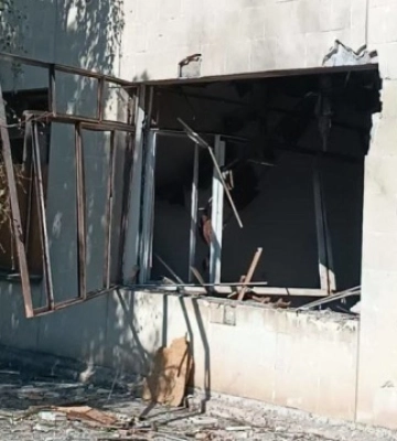 Росіяни вдарили по житловому кварталу Херсона, поранений чоловік