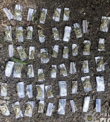 У Кривому Розі затримали 20-річного чоловіка за підозрою у збуті наркотиків