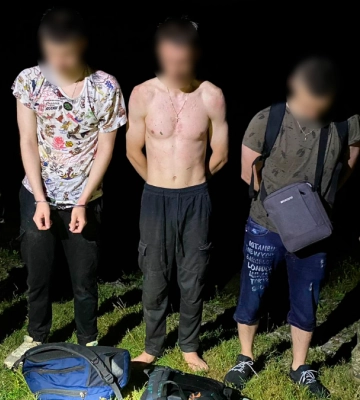 Житель Прикарпаття намагався незаконно перетнути кордон : ВІДЕО