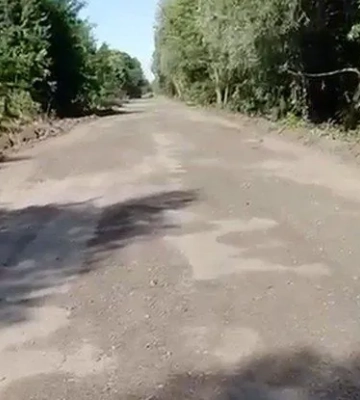 На Чернігівщині почали ремонтувати дорогу, якою "швидка" заледве довезла жінку з інсультом до лікарні (відео)