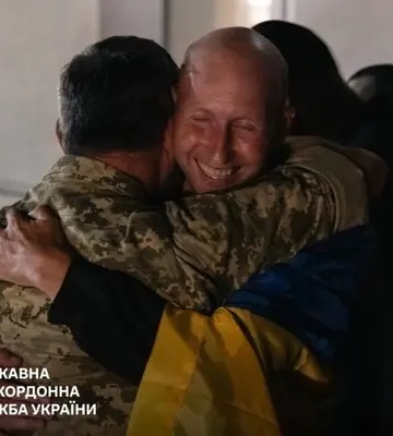 Обмін полоненими 25 червня: у ДПСУ показали фото перших годин після повернення українців додому