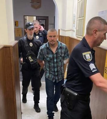 Охранник Тищенко, который избил военного, перед судом угрожал вскрыть себе вены Охранник Тищенко, который избил военного, перед судом угрожал вскрыть себе вены