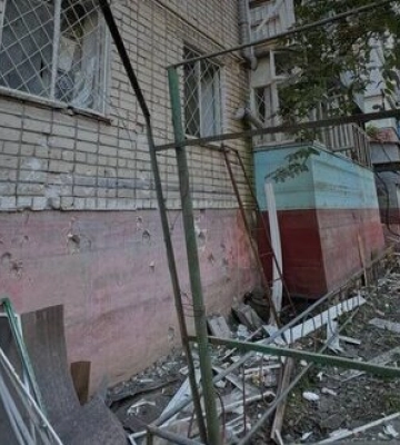 Росіяни обстріляли Херсон: 5 чоловіків дістали контузії