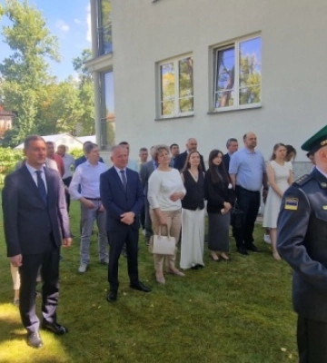 У Варшаві урочисто підняли кримськотатарський прапор