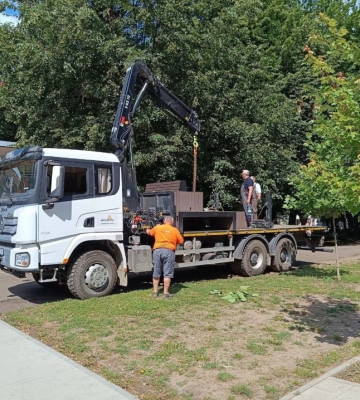 У Чернівцях відвідувачі парку Шевченка потрощили та розмалювали лавиці
