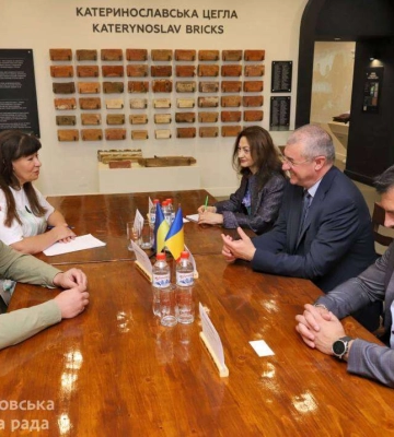 Філатов обговорив із послом Румунії в Україні Мікулою проєкти для енергетики та поглиблення міжмуніципального партнерства