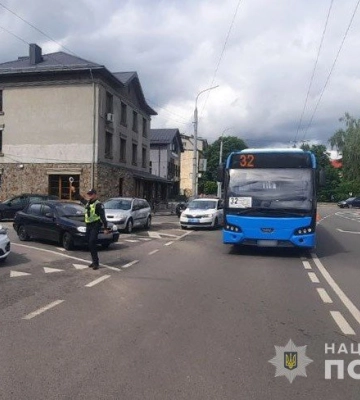 У Луцьку п'яний водій Renault врізався у маршрутку