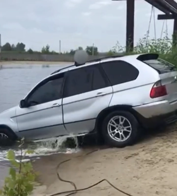 На Золотоніщині автомобіль з’їхав під воду: загинула жінка