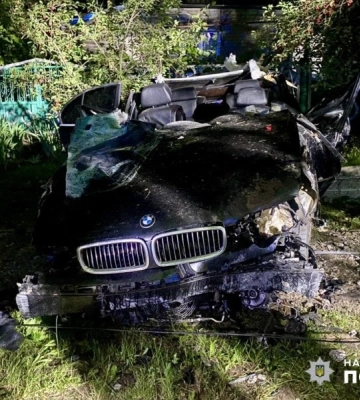Двоє загинули, третій — у лікарні: на Одещині BMW влетіло в електроопору