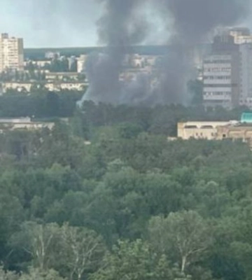 В Киеве произошел масштабный пожар на рынке «Юность», видео