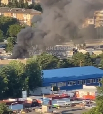 У Дніпровському районі Києва сталася масштабна пожежа