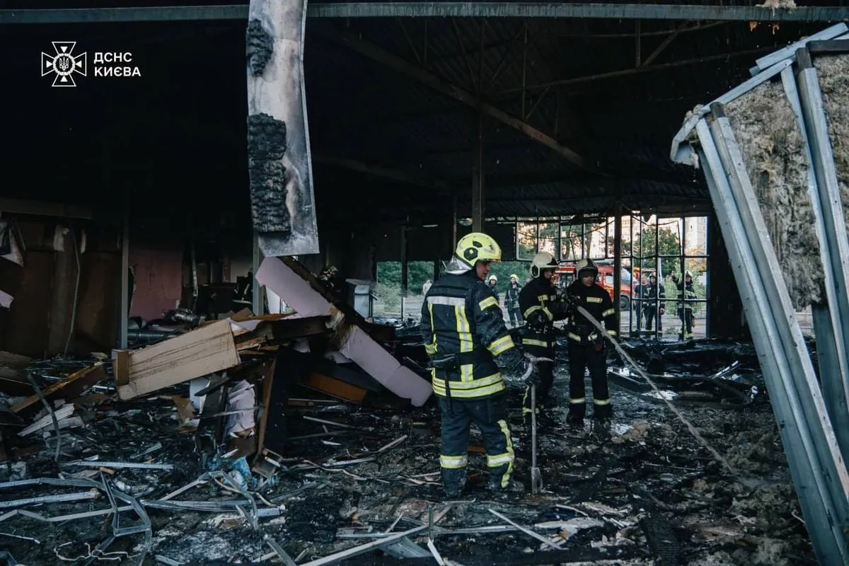 В Киеве произошел масштабный пожар на рынке «Юность», видео - Региональные  новости