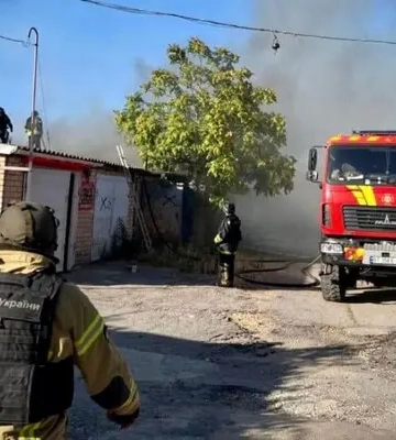 Під час повторного обстрілу Херсону поранення отримали двоє рятувальників