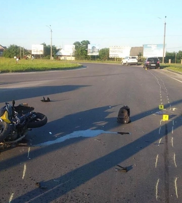 На &quot;Ювілейному&quot; в Рівному мотоцикліст зіткнувся з &quot;Пежо&quot;