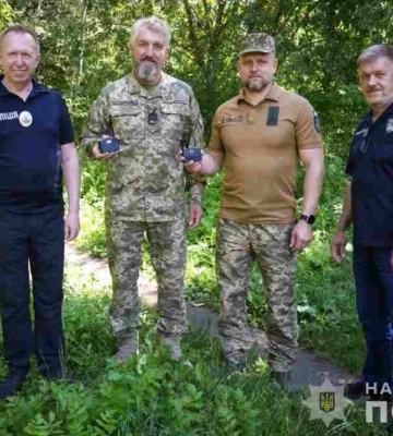 Сумські поліцейські передали захисникам детектори дронів