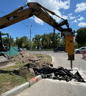 Аби більше не було підтоплень: на Набережній Перемоги у Дніпрі вже на 50% відремонтували аварійний колектор