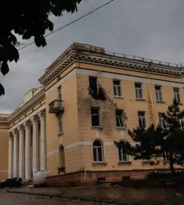 В Лисичанске россияне организовывают провокации и бьют дронами по жилой застройке – Лысогор