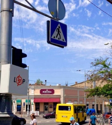 В Одесі півсотні світлофорів обладнають автономним джерелом живлення