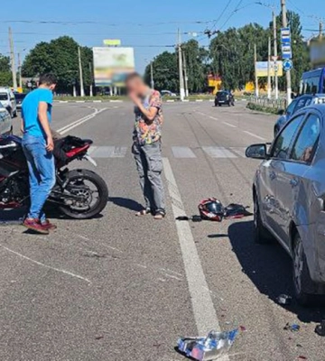 У Кропивницькому водій мотоцикла спричинив ДТП